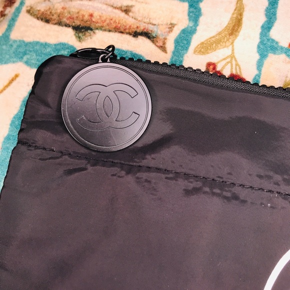 Black Chanel BeautyTravel Cosmetic Bag For Women Large Capacity. - Picture 4 of 10